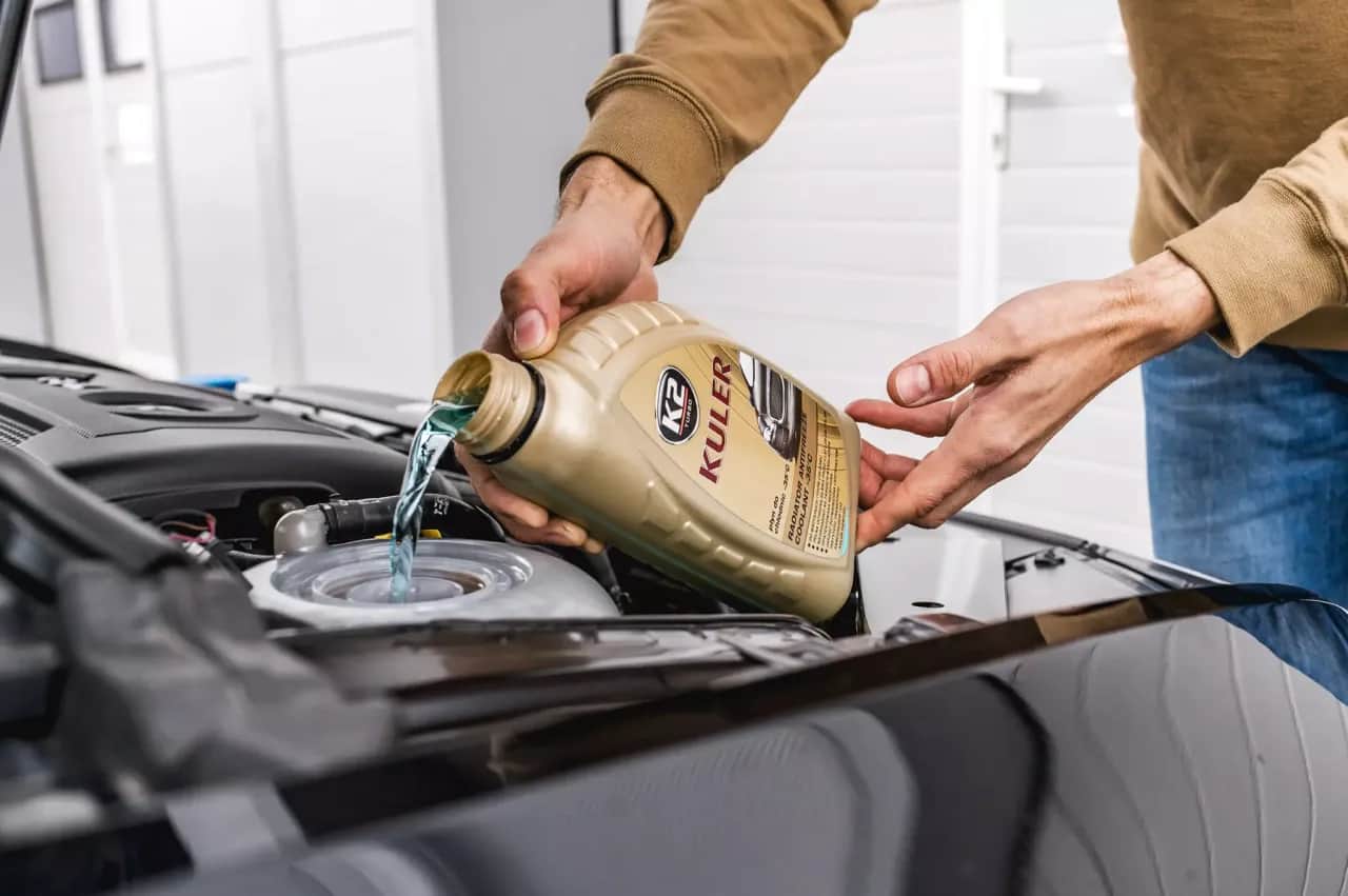 Ile płynu do chłodnicy? Sprawdź, ile naprawdę potrzebujesz do auta
