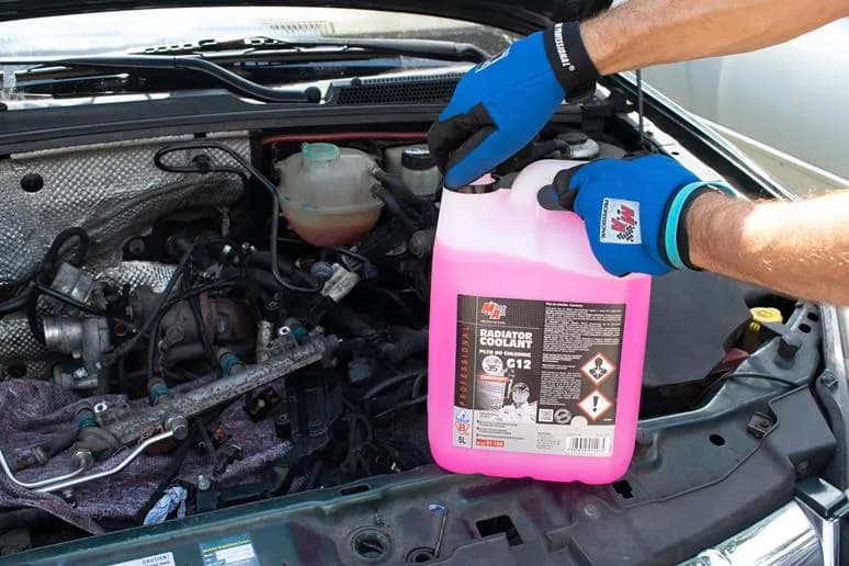 Jak odkamienić chłodnicę w samochodzie i uniknąć kosztownych napraw