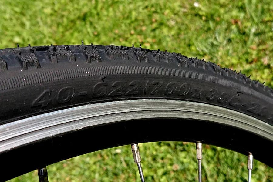 Opona 700x40c jaki to rozmiar i jak wybrać odpowiednią oponę